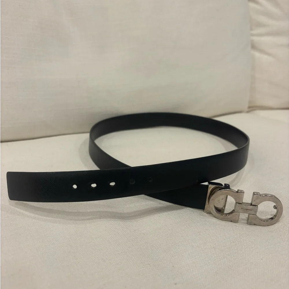 Ferragamo Women’s Black Leather and Silver Buckle Belt